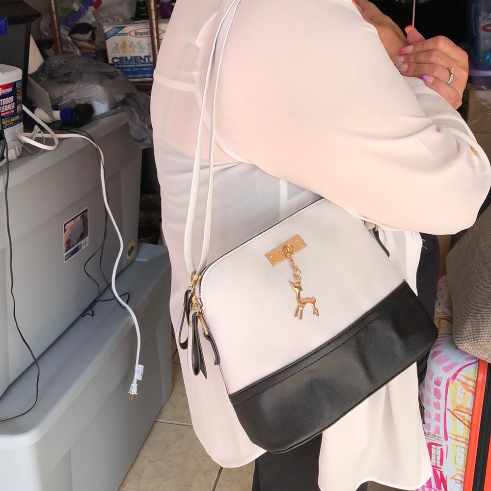 Cute back white small bag